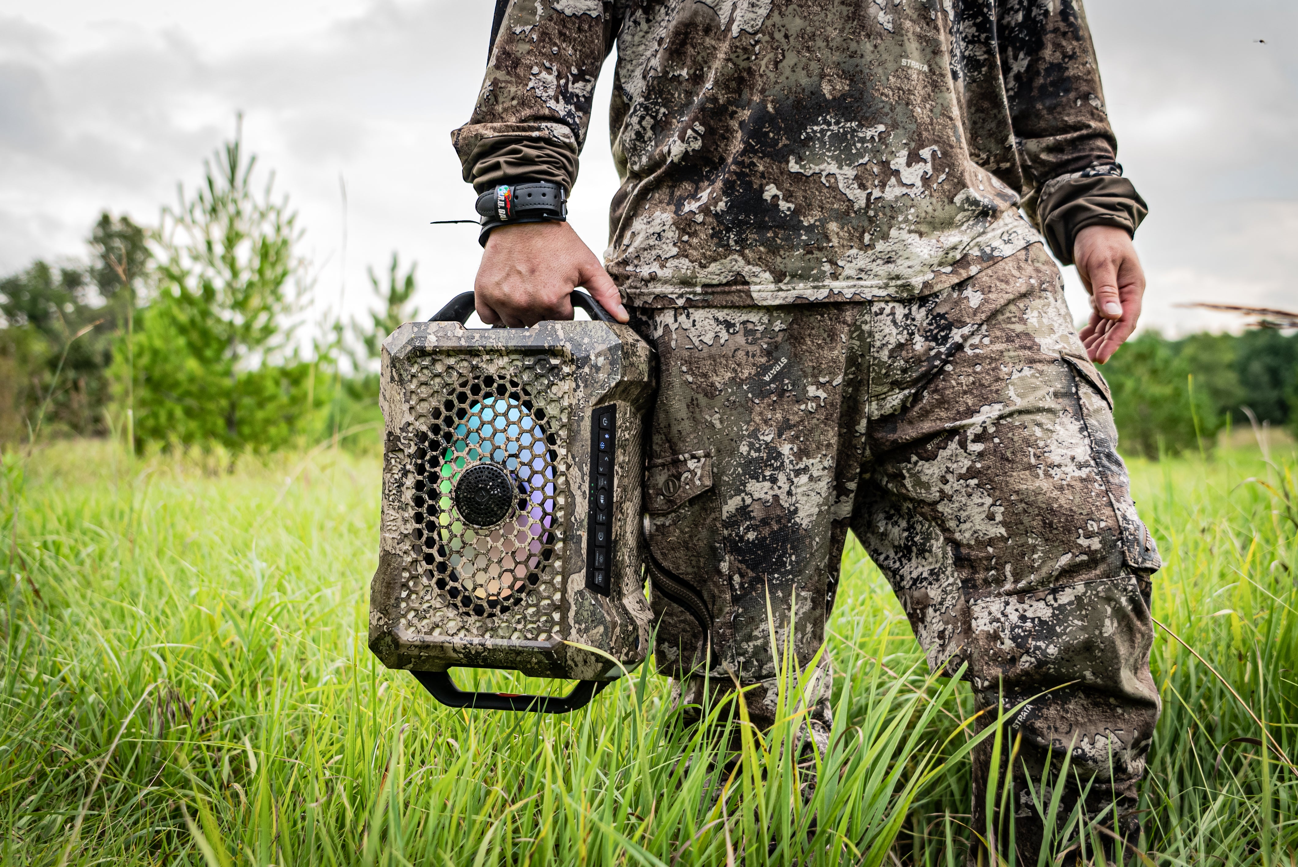 TrueTimber Strata Defender by ECOXGEAR Waterproof Bluetooth Outdoor Speaker